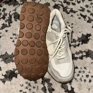 Keke Kids White Like New Lace Up Sneakers | Size 33 (kids)